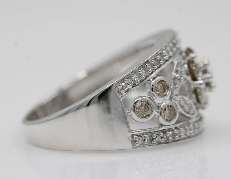 14K WHITE GOLD 1.26 TCW NATURAL DIAMOND FLOWER RING SIZE 7- 5.3 GRAMS: 14K WHITE GOLD 1.26 TCW NATURAL DIAMOND FLOWER RING SIZE 7- 5.3 GRAMS 14K WHITE GOLD 1.26 TCW NATURAL DIAMOND FLOWER RING SIZE 7- 5.3 GRAMS Description 14K White Gold 1.26 TCW Natural Diamond Flower R