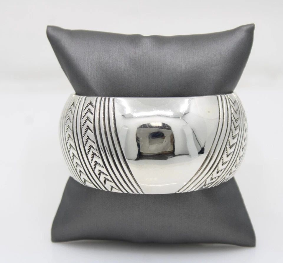 ORVILLE TSINNIE NAVAJO STERLING SILVER NEW MEXICO HAND STAMPED CUFF BRACELET (1 of 2)