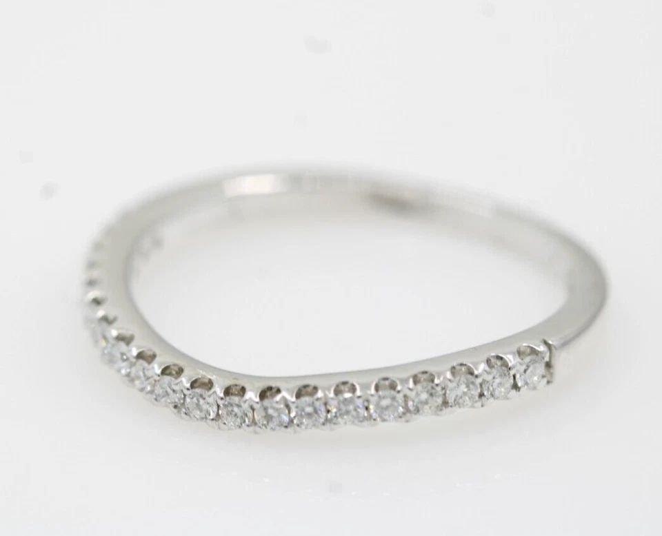 THE LEO DIAMOND 14K WHITE GOLD 0.2CT CURVED WEDDING BAND RING SIZE 6.5 (1 of 2)