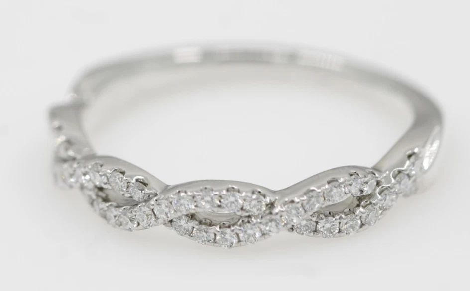 THE LEO LEGACY 14K WHITE GOLD 1/3 TCW LAB-GROWN DIAMOND WEDDING BAND SIZE 7.5: THE LEO LEGACY 14K WHITE GOLD 1/3 TCW LAB-GROWN DIAMOND WEDDING BAND SIZE 7.5 Description THE LEO Legacy 14K White Gold 1/3 TCW Lab-Grown Diamond Wedding Band Ring is in good condition. May show signs