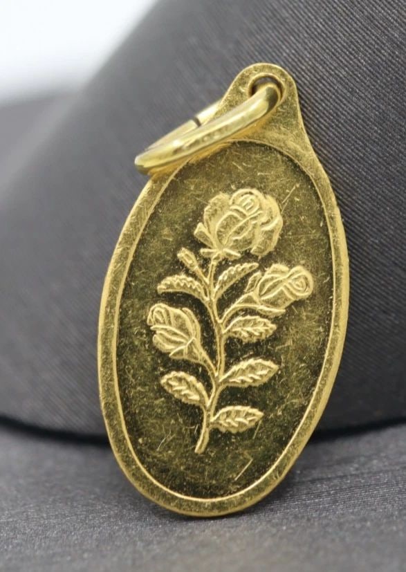 RARE PAMP SUISSE 1 GRAM .9999 FINE GOLD ROSA OVAL BAR PENDANT (1 of 1)