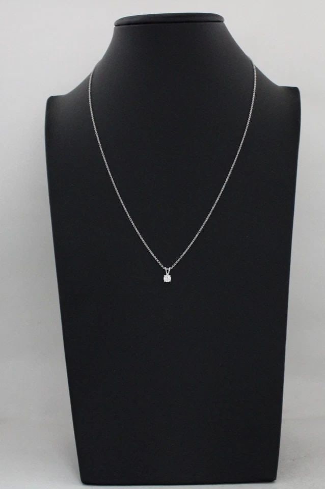 14K WHITE GOLD 0.25 CT LAB GROWN DIAMOND PENDANT & NECKLACE 18" ~ 2.1 GR: 14K WHITE GOLD 0.25 CT LAB GROWN DIAMOND PENDANT & NECKLACE 18" ~ 2.1 GR Description 14K White Gold 0.25 ct Lab Grown Diamond Pendant & Necklace Pendant/necklace is in great condition. May show signs 