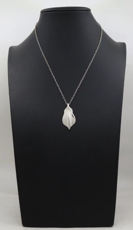 TIFFANY & CO. STERLING SILVER LEAF PENDANT W/ 16" NECKLACE: TIFFANY & CO. STERLING SILVER LEAF PENDANT W/ 16" NECKLACE Description Tiffany & Co. Sterling Silver Leaf Pendant w/ 16" Necklace Necklace is in good condition. May show signs of wear and/or tear. App