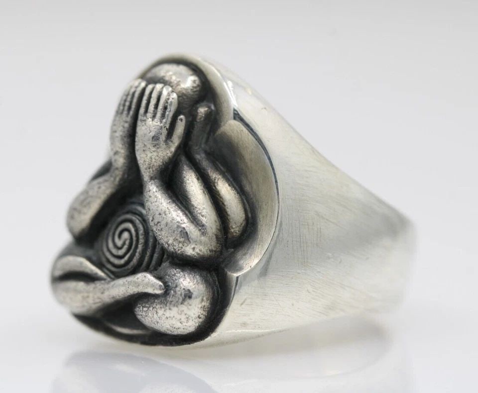 PHRA PIDTA STERLING SILVER TALISMAN THAI BUDDHA RING SIZE 8 - 20.1 GRAMS: PHRA PIDTA STERLING SILVER TALISMAN THAI BUDDHA RING SIZE 8 - 20.1 GRAMS Description Phra Pidta Sterling Silver Talisman Thai Buddha Ring Item is in great condition. May show signs of wear and/or tear