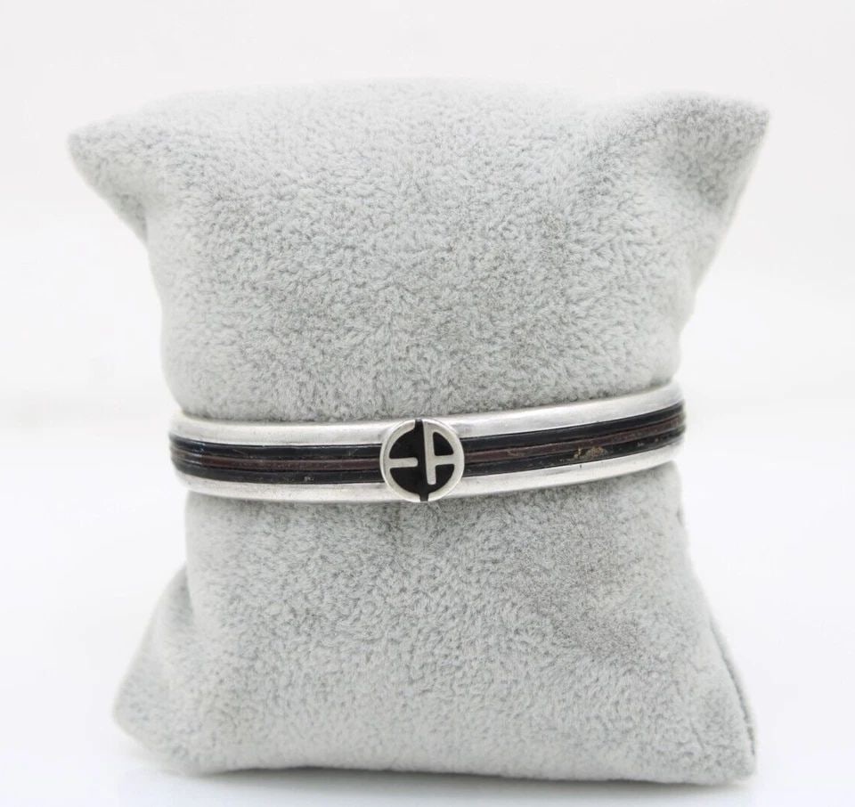 EMPORIO ARMANI STERLING SILVER CUFF BRACELET 7" - 39 GRAMS: EMPORIO ARMANI STERLING SILVER CUFF BRACELET 7" - 39 GRAMS Description Emporio Armani Sterling Silver Cuff Bracelet The necklace is in good condition. May show signs of wear and/or tear. Approximate M