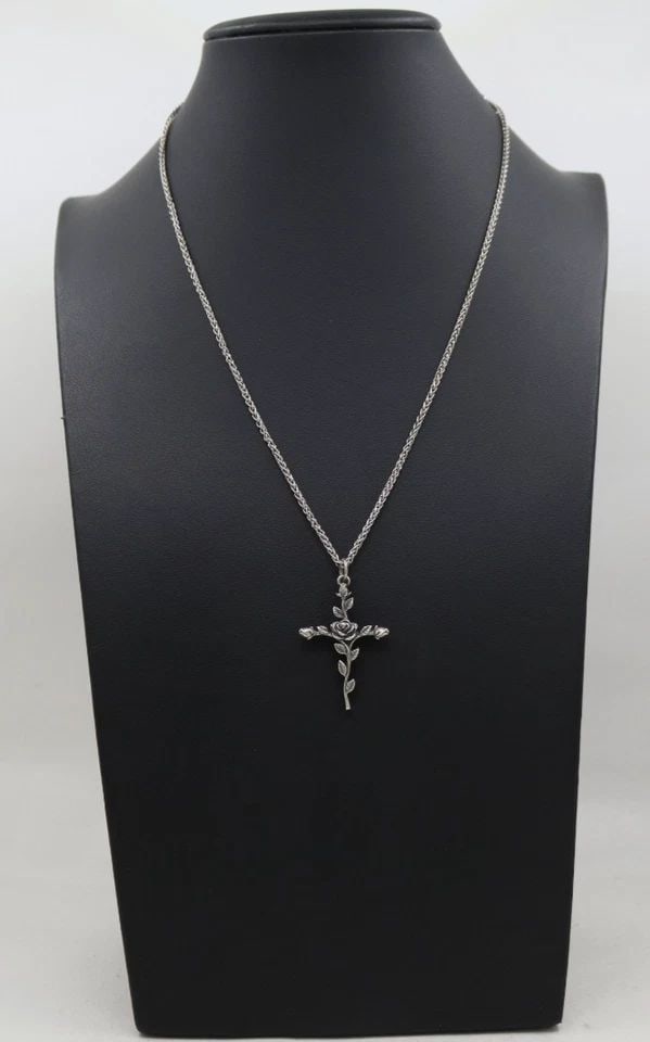 JAMES AVERY STERLING SILVER ROSEBUD CROSS PENDANT W/ AVERY 18" NECKLACE: JAMES AVERY STERLING SILVER ROSEBUD CROSS PENDANT W/ AVERY 18" NECKLACE Description James Avery Sterling Silver Rosebud Cross Pendant w/ Avery 18" Necklace Necklace/pendant is in good condition. May s