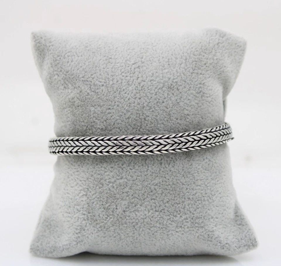 .925 STERLING SILVER 7.25 MM BRAIDED 8 1/2" BRACELET SZ 7 1/2" 39.2 GRAMS: .925 STERLING SILVER 7.25 MM BRAIDED 8 1/2" BRACELET SZ 7 1/2" 39.2 GRAMS .925 STERLING SILVER 7.25 MM BRAIDED 8 1/2" BRACELET SZ 7 1/2" 39.2 GRAMS Description .925 Sterling Silver 7.25 mm Braided 8 1
