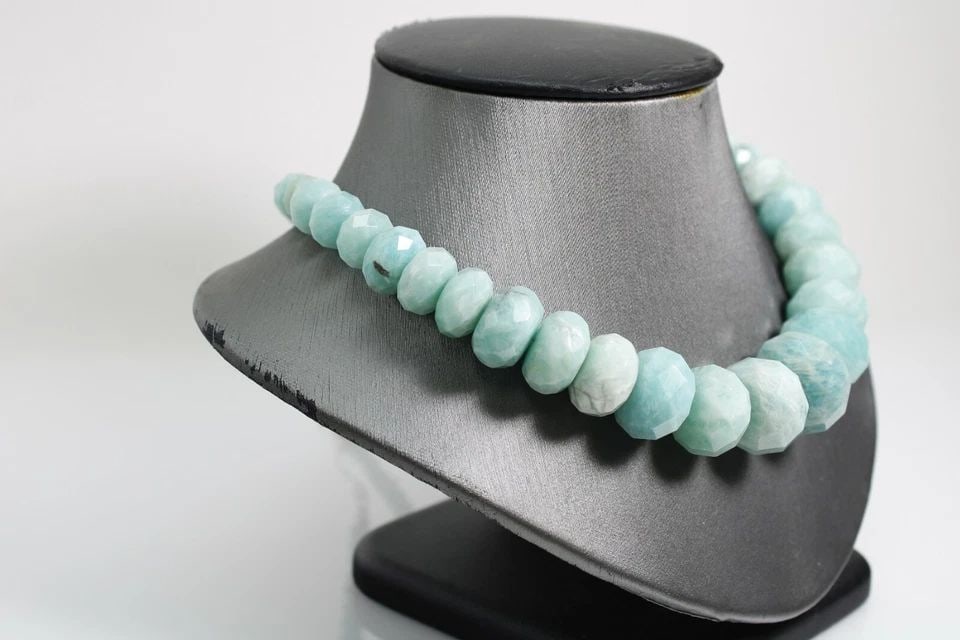 JAY KING DTR STERLING FACETED TURQUOISE BLUE OPAL 18 - 21" NECKLACE: JAY KING DTR STERLING FACETED TURQUOISE BLUE OPAL 18 - 21" NECKLACE Description Jay King DTR Sterling Faceted Turquoise Blue Opal 18 - 21" Necklace Item is in great condition. May show signs of wear a