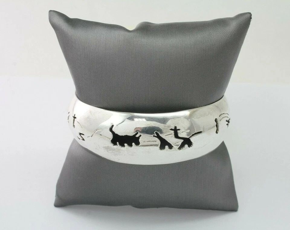 TAXCO MEXICO TE-33 STERLING SILVER PIERCED TRIBAL DESIGN CUFF SZ 6 1/2" - 20.3G: TAXCO MEXICO TE-33 STERLING SILVER PIERCED TRIBAL DESIGN CUFF SZ 6 1/2" - 20.3G TAXCO MEXICO TE-33 STERLING SILVER PIERCED TRIBAL DESIGN CUFF SZ 6 1/2" - 20.3G Description Taxco Mexico TE-33 Sterling 
