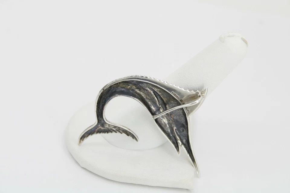 KABANA STERLING SILVER SWORDFISH PENDANT 8.9 GRAMS: KABANA STERLING SILVER SWORDFISH PENDANT 8.9 GRAMS KABANA STERLING SILVER SWORDFISH PENDANT 8.9 GRAMS Description Kabana Sterling Silver Swordfish Statement Pendant Item is in great condition. May sho