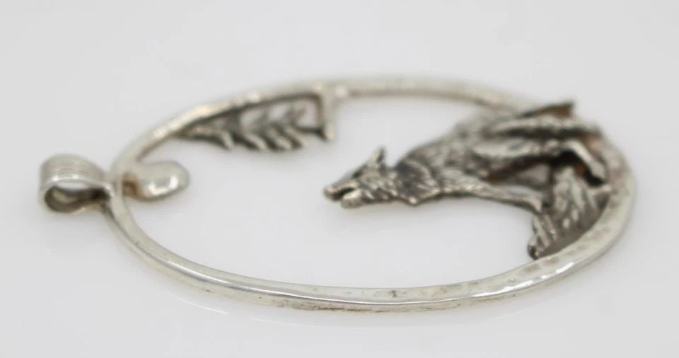 VINTAGE SIGNED 1988 STERLING SILVER HOWLING WOLF MOON PENDANT 8.5 GRAMS (1 of 2)