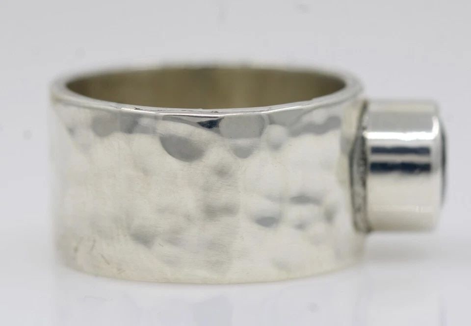 STERLING SILVER GARNET HAMMERED BAND RING SIZE 7.5 - 11.2 GRAMS (1 of 2)