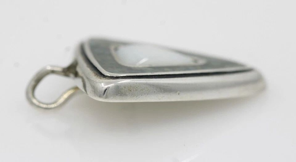 CAROLYN POLLACK STERLING SILVER MOP MOSAIC TRIANGLE PENDANT 4.5 GRAMS (1 of 2)