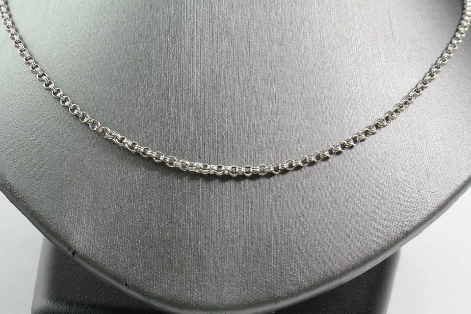 18" STERLING SILVER 2.4MM CHAIN NECKLACE 7 GRAMS: 18" STERLING SILVER 2.4MM CHAIN NECKLACE 7 GRAMS Description 18" Sterling Silver Chain Necklace w/Lobster Clasp Item is in great condition. May show signs of wear and/or tarnish. Item has been profess