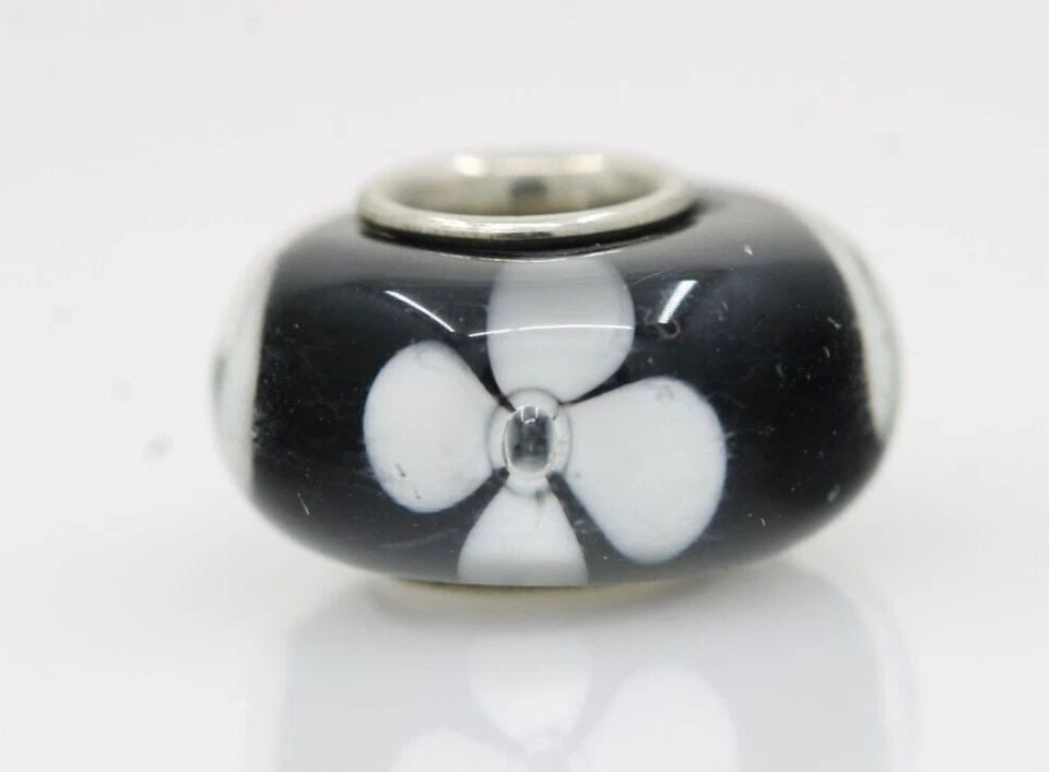 TROLLBEAD WHITE FLORAL BLACK BEAD CHARMS 2.1 GRAMS (1 of 2)