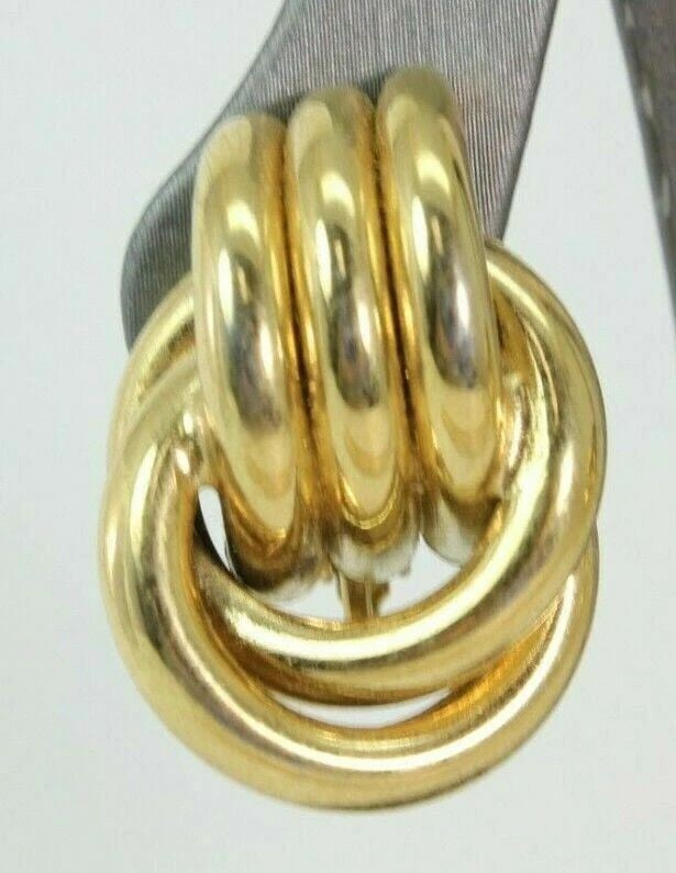 TRIFARI VINTAGE GOLD TONE RIBBED INTERLOCKING CIRCLES CLIP ON (1 of 2)