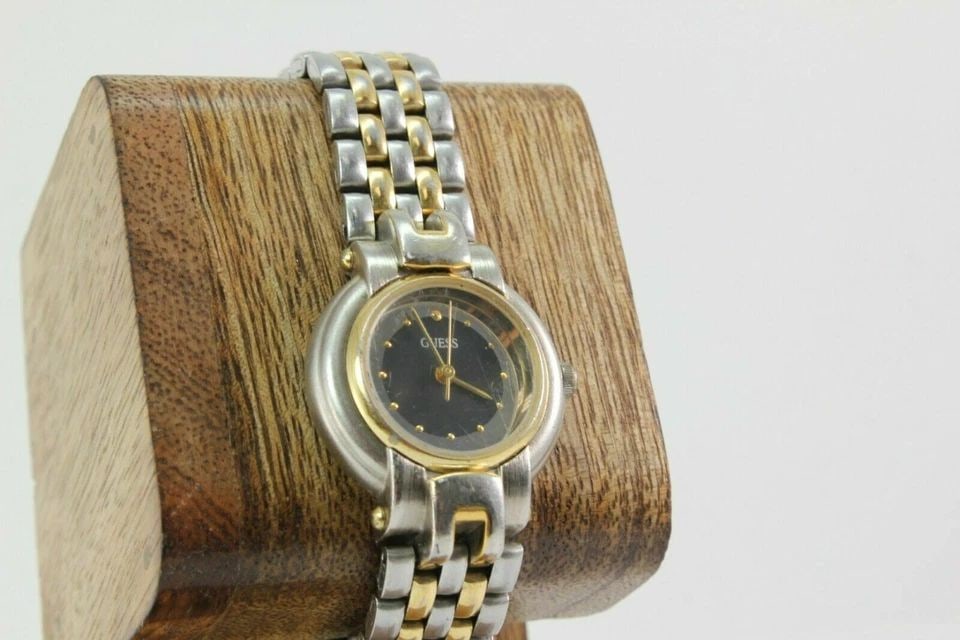 GUESS MIRROR/BLACK DIAL TWO TONE STAINLESS STEEL LADIES WATCH: GUESS MIRROR/BLACK DIAL TWO TONE STAINLESS STEEL LADIES WATCH Description GUESS MIRROR/BLACK DIAL TWO TONE STAINLESS STEEL LADIES WATCH New battery Installed. In great working condition. Shows signs o