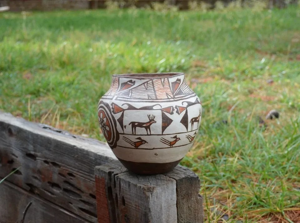 OLD ZUNI TRADITIONAL OLLA POT - HEARTLINE DEER WITH BIRDS AND GEOMETRICS (1 of 2)