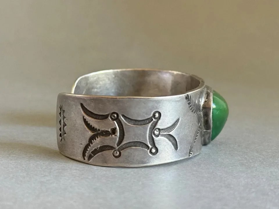 OLD PAWN NAVAJO STERLING SILVER WITH GREEN TURQUOISE INGOT BRACELET: OLD PAWN NAVAJO STERLING SILVER WITH GREEN TURQUOISE INGOT BRACELET Old Pawn Navajo Sterling Silver with Green Turquoise Ingot Bracelet 7/8" Wide .. 5 5/8" Inside .. with a 1 1/8" Opening ..