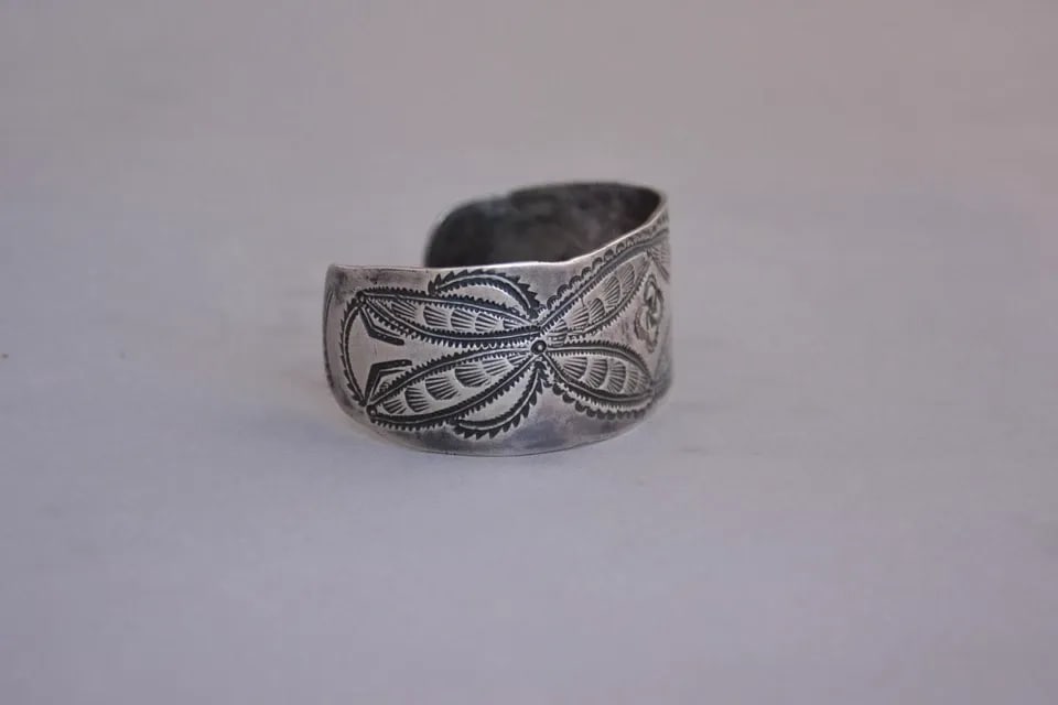 OLD PAWN NAVAJO INGOT SILVER HANDSTAMPED BRACELET CUFF - 6 7/8": OLD PAWN NAVAJO INGOT SILVER HANDSTAMPED BRACELET CUFF - 6 7/8" This is a rare old ingot silver Navajo bracelet cuff. It has been beautifully handstamped throughout and is in great all original condit
