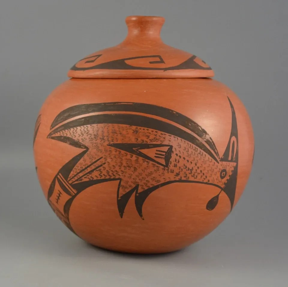 ZELLA CHEEDA (1901-97) VINTAGE LARGE HOPI COOKIE JAR POT W. LID - BIRDS - 8.5": ZELLA CHEEDA (1901-97) VINTAGE LARGE HOPI COOKIE JAR POT W. LID - BIRDS - 8.5" This Hopi cookie jar was made by Zella Cheeda (1901-1997). She was also known as “Antelope Woman” and signed her 