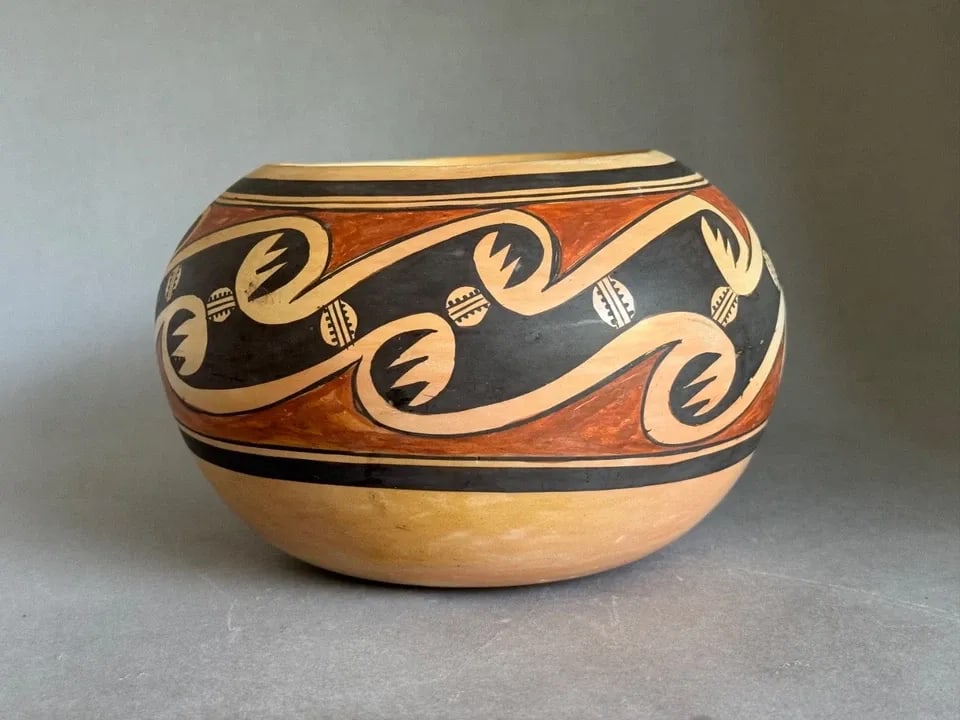 NELLIE DOUMA NAMPEYO 1896-1978 HOPI VINTAGE POT 7": NELLIE DOUMA NAMPEYO 1896-1978 HOPI VINTAGE POT 7" Vintage Hopi Nellie Nampeyo Pot 7" Wide x 4 1/2" Tall Good all Original Condition ..