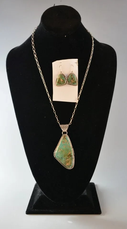 TONY GARCIA - LAGUNA PUEBLO - HACHITA TURQUOISE SILVER PENDANT NECKLACE EARRINGS: TONY GARCIA - LAGUNA PUEBLO - HACHITA TURQUOISE SILVER PENDANT NECKLACE EARRINGS Item Description: This rare Laguna pueblo necklace & earring set has wonderful gem quality turquoise. It is from the Ha