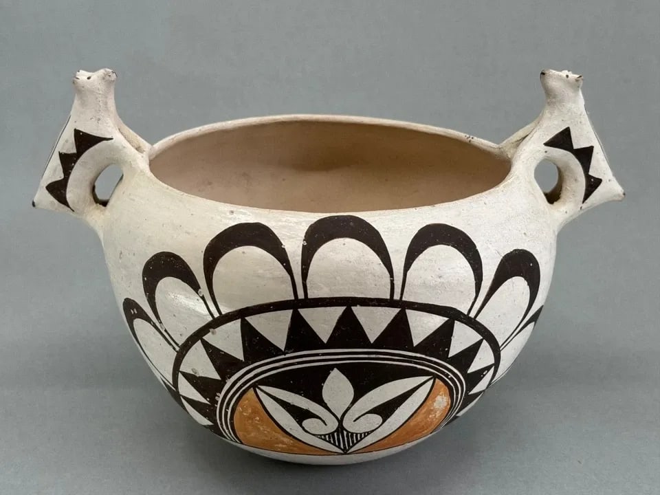VINTAGE ACOMA PUEBLO EFFIGY POT 9 3/4" (1 of 2)