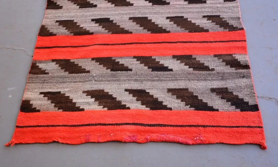 OLD NAVAJO CHILD'S WEARING BLANKET - CIRCA. 1900 - SOFT WOOLS (1 of 2)