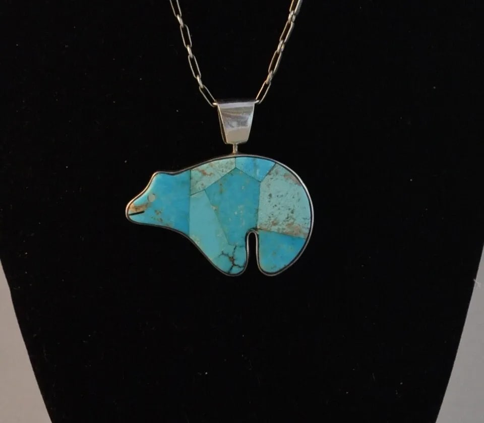 NAVAJO SILVER NECKLACE - DOUBLE SIDED 2" BEAR PENDANT - TURQUOISE & INLAY - 21": NAVAJO SILVER NECKLACE - DOUBLE SIDED 2" BEAR PENDANT - TURQUOISE & INLAY - 21" This sterling silver pendant necklace has been beautifully crafted. The large 2" x 2" pendant has wonderful multi-stone 