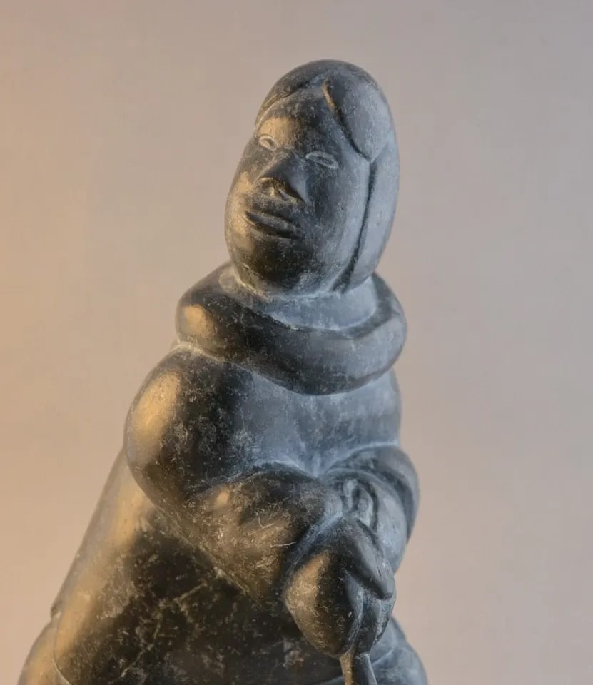 VTG FIRST NATIONS INUIT ESKIMO BLACK STONE CARVING SEAL HUNTER SOAPSTONE - 10" (1 of 2)