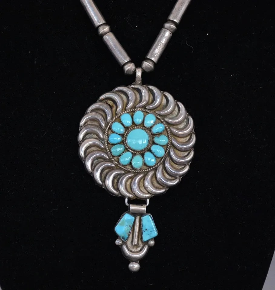 UNIQUE VINTAGE NAVAJO SILVER TURQUOISE PENDANT NECKLACE - CYLINDER BEADS - 21": UNIQUE VINTAGE NAVAJO SILVER TURQUOISE PENDANT NECKLACE - CYLINDER BEADS - 21" This vintage Navajo sterling silver necklace has been beautifully crafted. The pendant has a cluster of high quality turq