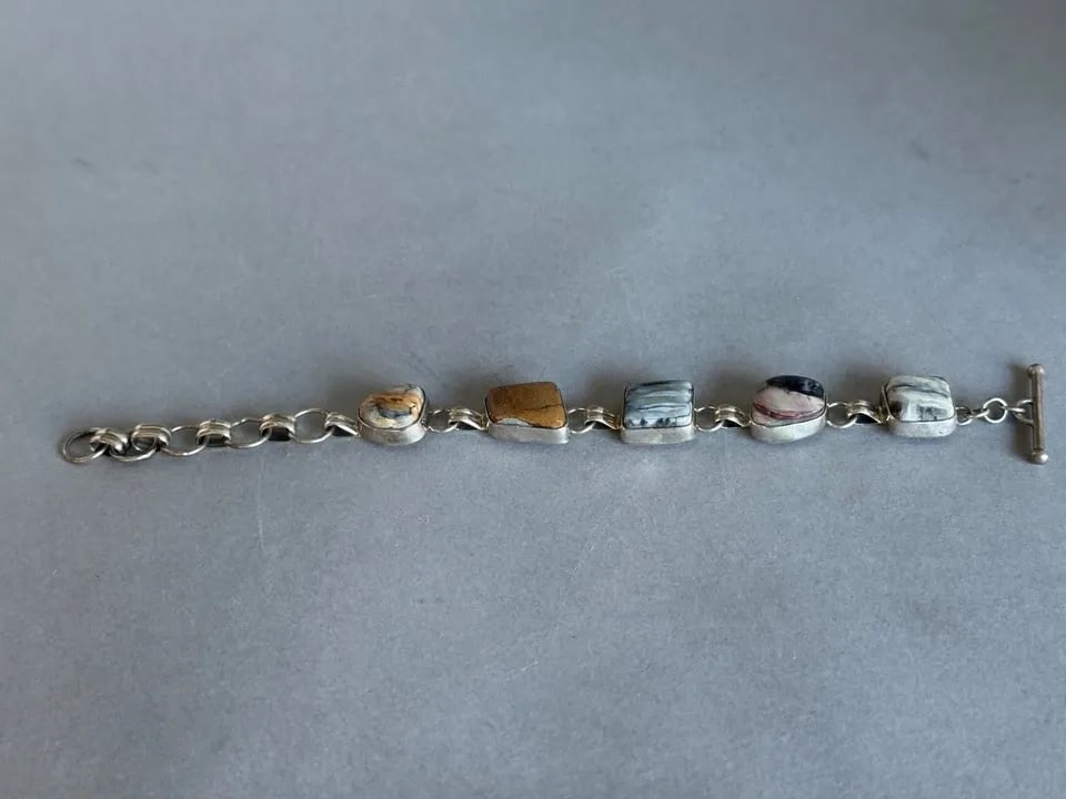 UNUSED VINTAGE NAVAJO STERLING SILVER AND MAMMOTH TOOTH ADJUSTABLE BRACELET: UNUSED VINTAGE NAVAJO STERLING SILVER AND MAMMOTH TOOTH ADJUSTABLE BRACELET Rare Unused Navajo Sterling Silver and Mammoth Tooth Adjustable Bracelet Signed LP ..Size 5/8" ..fits wrist 6 -8
