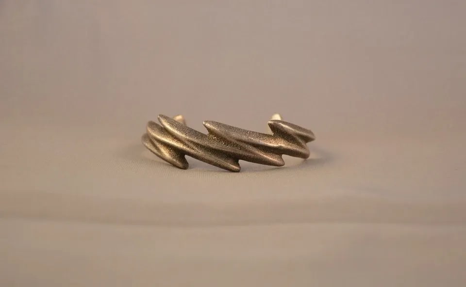 VINTAGE TUFA CAST SILVER BRACELET - NOAH PAJARITO - KEWA SANTO DOMINGO - 6": VINTAGE TUFA CAST SILVER BRACELET - NOAH PAJARITO - KEWA SANTO DOMINGO - 6" Item Description: This vintage bracelet has been beautifully tufa cast in sterling silver. It is signed Noah by Santo Doming