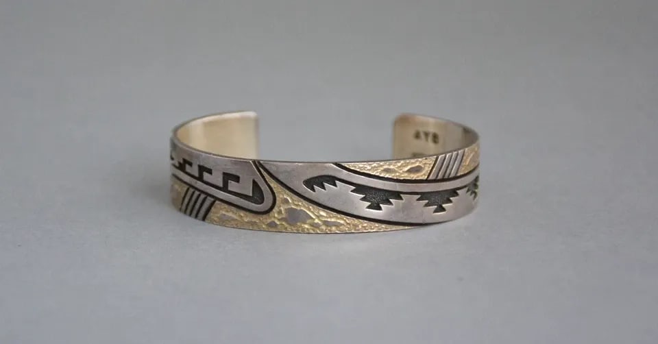 ALTON BEDONIE - NAVAJO STERLING SILVER BRACELET CUFF - SKY CLOUD DESIGN - 6 3/4": ALTON BEDONIE - NAVAJO STERLING SILVER BRACELET CUFF - SKY CLOUD DESIGN - 6 3/4" This vintage sterling silver bracelet has been beautifully crafted by well known Navajo silversmith Alton Bedonie. It s
