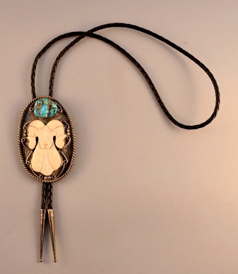 VTG NAVAJO INDIAN BOLO TIE PENDANT - HANDCARVED WHITE RAM & LG TURQUOISE NUGGET: VTG NAVAJO INDIAN BOLO TIE PENDANT - HANDCARVED WHITE RAM & LG TURQUOISE NUGGET Item Description: This large vintage Navajo bolo tie is set with a beautifully carved white ram's head and a large turqu