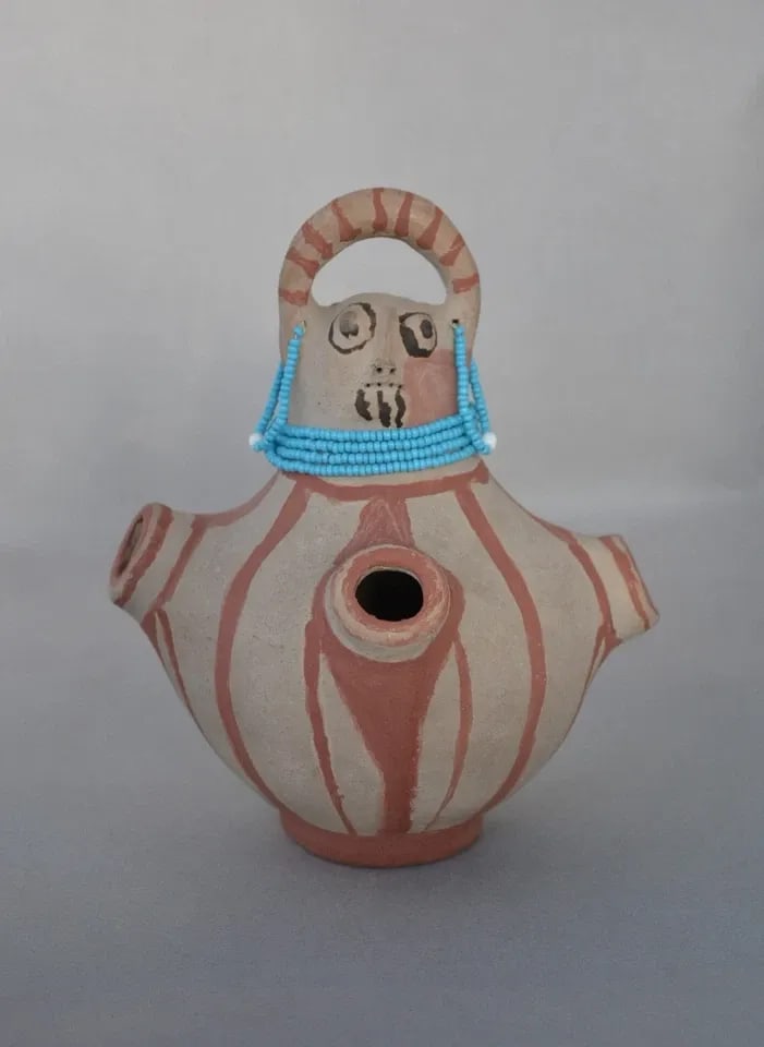 VINTAGE MOHAVE INDIAN POTTERY EFFIGY JAR - 7 1/4" HIGH X 6" ACROSS: VINTAGE MOHAVE INDIAN POTTERY EFFIGY JAR - 7 1/4" HIGH X 6" ACROSS This is a Mohave Effigy Jar. It measures 7 1/4" tall by 6" across. It is in good vintage condition.