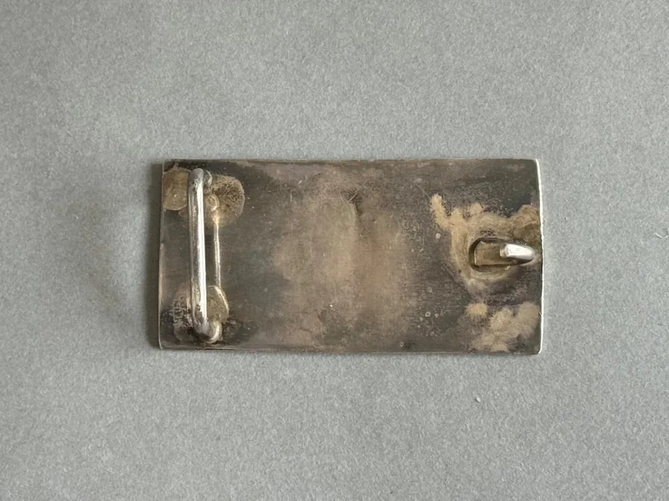 RARE OLD PAWN ZUNI STERLING SILVER INLAY BELT BUCKLE - HOPI BIRD - 2 3/8": RARE OLD PAWN ZUNI STERLING SILVER INLAY BELT BUCKLE - HOPI BIRD - 2 3/8" This wonderful Zuni belt buckle has been beautifully crafted. This piece is not signed, often early pieces are not signed. Thi