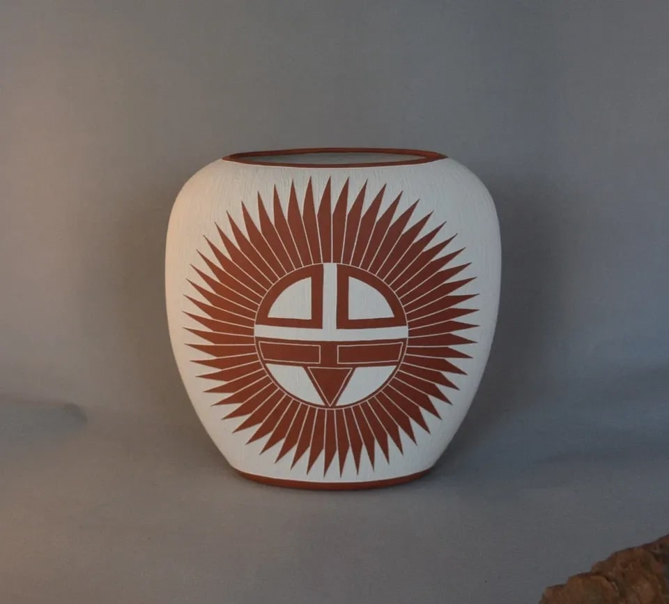 VERNON BERT JOJOLA - ISLETA PUEBLO HANDCRAFTED ETCHED POT - EAGLE, SUN FACE - 8": VERNON BERT JOJOLA - ISLETA PUEBLO HANDCRAFTED ETCHED POT - EAGLE, SUN FACE - 8" This vintage pot has been exquisitely crafted by Isleta Pueblo artists Vernon and Roberta Jojola. It shows a beautifull