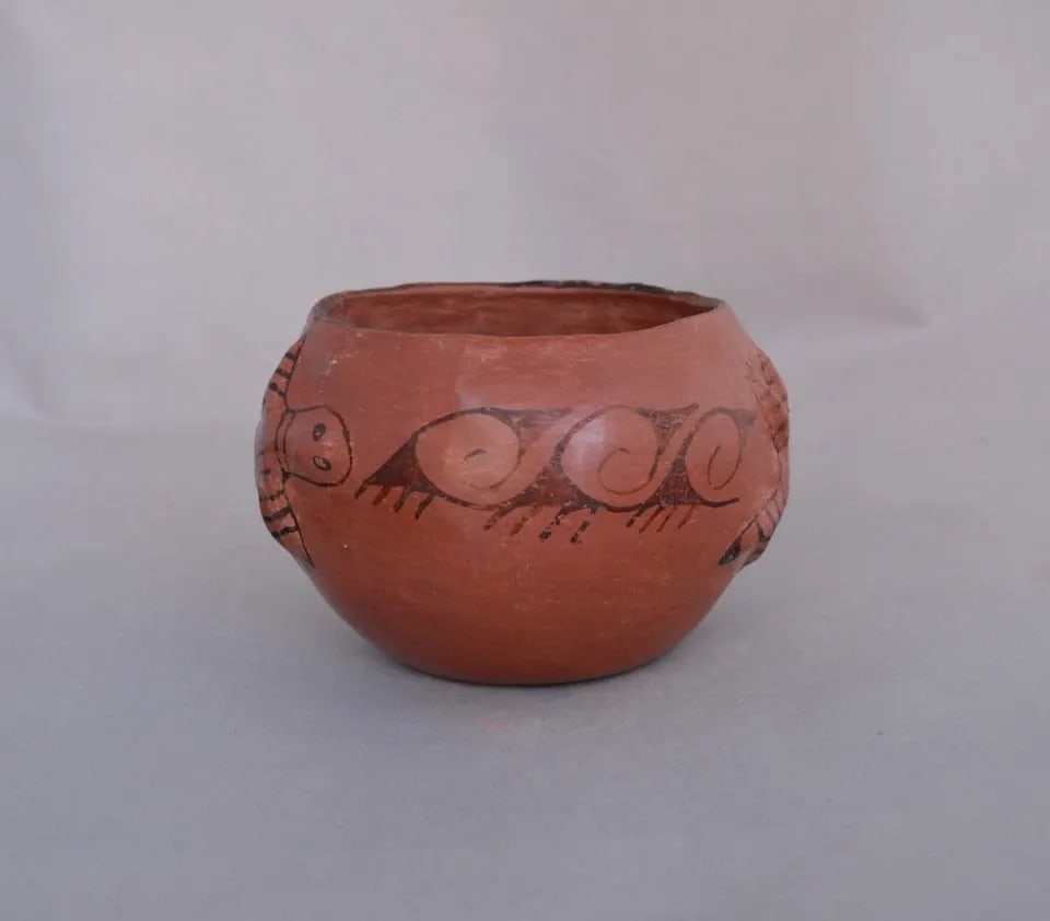 VESTA BREAD (1912-1976) - VINTAGE REDWARE MARICOPA POT BOWL - LIZARDS RAIN: VESTA BREAD (1912-1976) - VINTAGE REDWARE MARICOPA POT BOWL - LIZARDS RAIN This vintage Maricopa pot was beautifully crafted by one of the most well known Maricopa potters, Vesta Bread (1912-1976). It