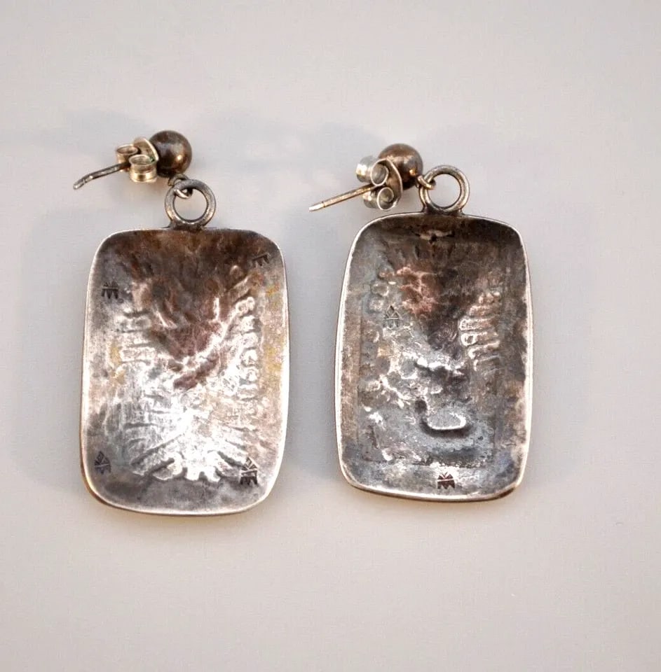 BERNARD DAWAHOYA 1935-2011 HOPI STERLING SILVER EARRINGS KOKOPELLI 1 5/8" DROP: BERNARD DAWAHOYA 1935-2011 HOPI STERLING SILVER EARRINGS KOKOPELLI 1 5/8" DROP Weight 12.85 Grams 1 5/8" Tall