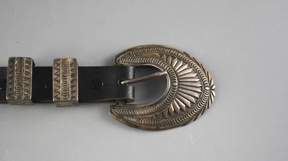 VINTAGE NAVAJO INDIAN STER SILVER HANDSTAMPED RANGER SET - BUCKLE, TIP, 2 LOOPS: VINTAGE NAVAJO INDIAN STER SILVER HANDSTAMPED RANGER SET - BUCKLE, TIP, 2 LOOPS Item Description: This is a great older Navajo ranger set. It has nice deep handstamping and it has a nice heavy weight.