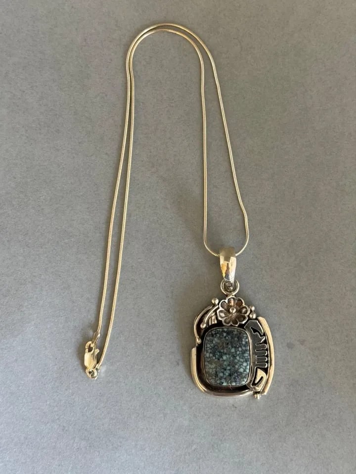 UNUSED NAVAJO STERLING SILVER SPIDER WEB TURQUOISE PENDANT ON CHAIN RAY BENNETT (1 of 2)
