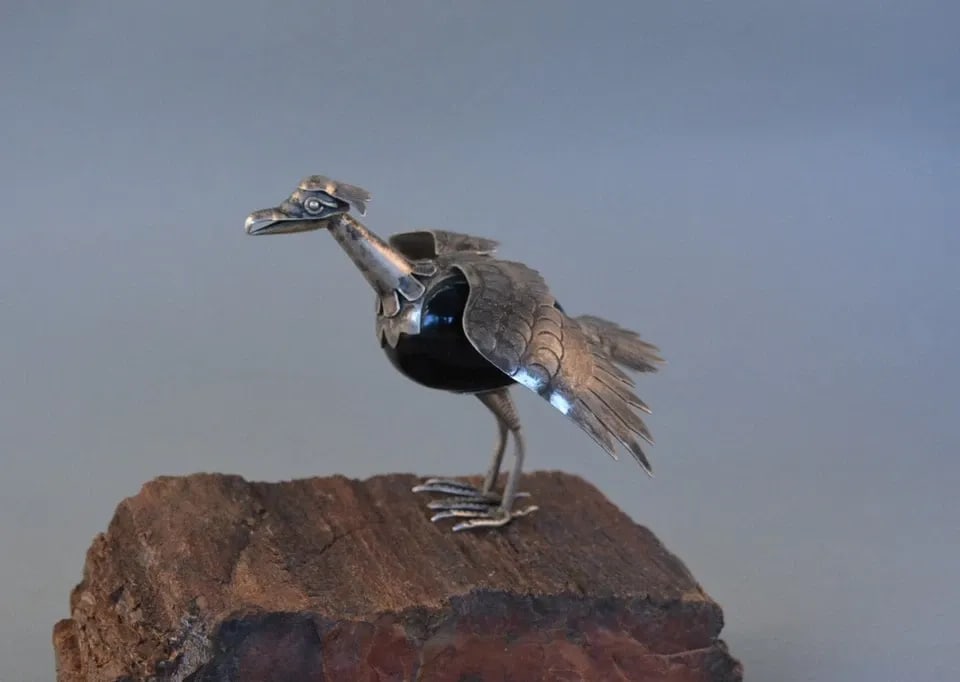 VINTAGE TAXCO MEXICO STERLING SILVER EXOTIC ONYX BIRD FIGURINE - 1940S-50S: VINTAGE TAXCO MEXICO STERLING SILVER EXOTIC ONYX BIRD FIGURINE - 1940S-50S This vintage sterling silver with black onyx bird figurine was made in Taxco, Mexico and dates to the 1940s-50s. The makers m