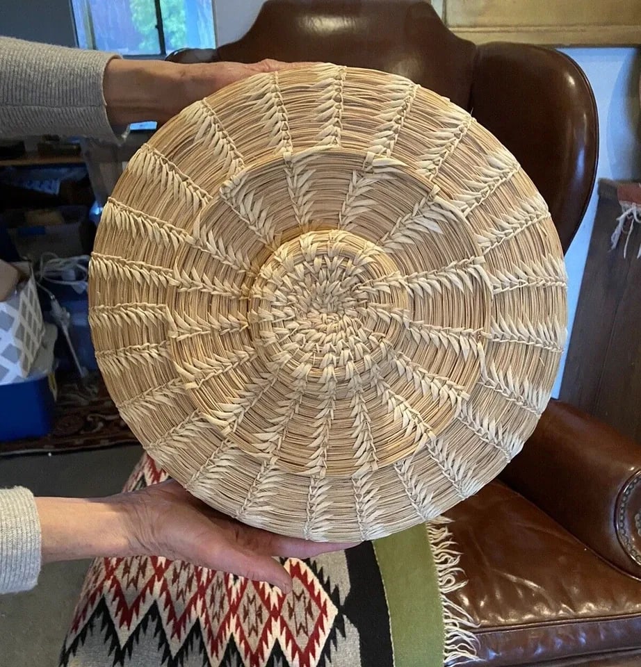 HUGE TOHONO O'ODHAM PAPAGO SPLIT STITCH BASKET WITH LID - MOLLY ANTONE 15": HUGE TOHONO O'ODHAM PAPAGO SPLIT STITCH BASKET WITH LID - MOLLY ANTONE 15" Item Description: This wonderful Tohono O'odham basket has been beautifully woven and is in great vintage condition. It was p