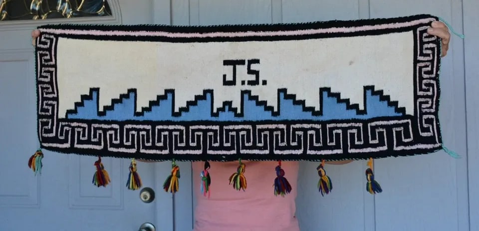UNIQUE VINTAGE NAVAJO PICTORIAL RUG - JS WITH GREAT BORDER AND COLORFUL TASSELS (1 of 2)