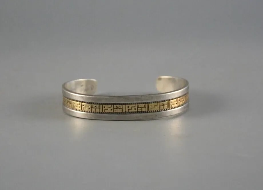 RODERICK TENORIO - SANTO DOMINGO KEWA SOLID 14 KARAT GOLD ON STERLING SILVER: RODERICK TENORIO - SANTO DOMINGO KEWA SOLID 14 KARAT GOLD ON STERLING SILVER Item Description: This vintage Solid 14 karat gold on sterling silver bracelet has been beautifully crafted by well known K