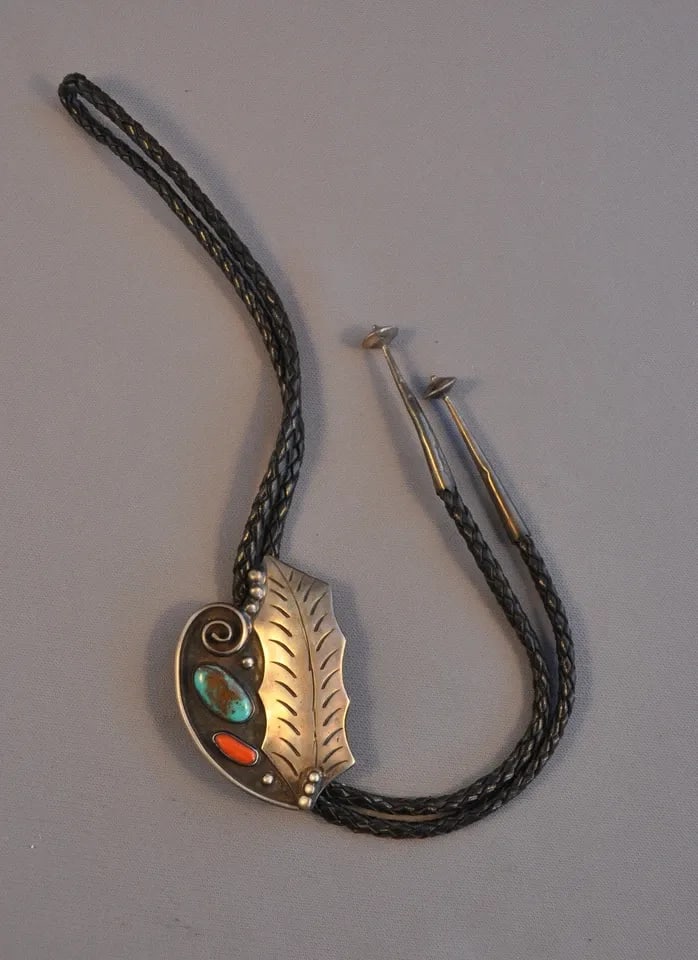 VINTAGE RARE SANTO DOMINGO STERLING BOLO TIE TURQUOISE CORAL LEAF - DAVID GARCIA (1 of 2)