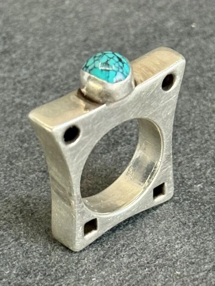 MODERNIST BRUTALIST NAVAJO STERLING SILVER AND SPIDER WEB TURQUOISE SIZE 9 3/4 (1 of 2)