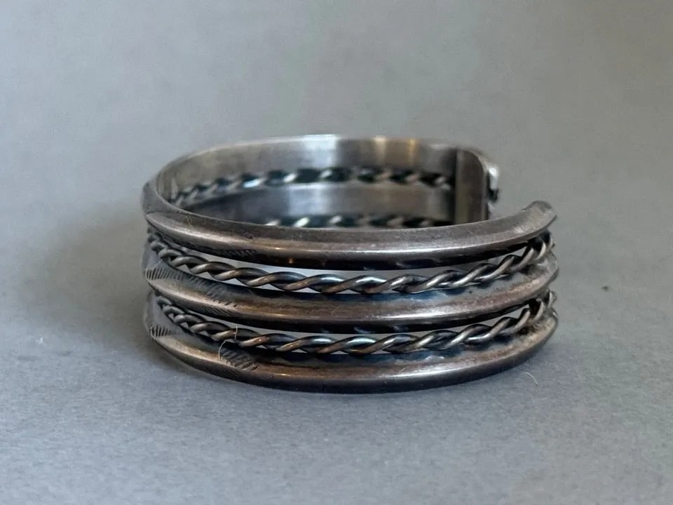 OLD PAWN NAVAJO STERLING SILVER BRACELET 3 BANDS: OLD PAWN NAVAJO STERLING SILVER BRACELET 3 BANDS Old Pawn Navajo Sterling Silver Bracelet 5 1/4" Inside with a 1 1/4" Opening ..34.3 Grams